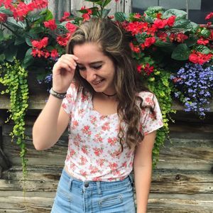 Meet your Posher, Emily